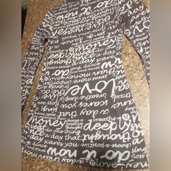 Lululemon 6 long sleeve - Picture 2 of 4